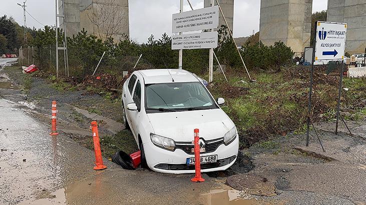 Sarıyerde yol çöktü Pikap ile kamyonet dereye düştü