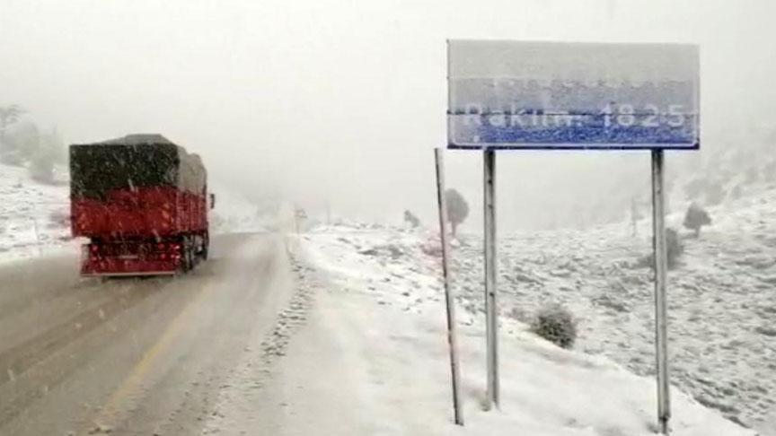 Uyarıların ardından kar kalınlığı 10 santimetreye ulaştı