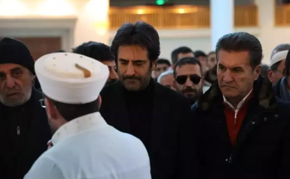 Anne hasreti dinmiyor Mahsun Kırmızıgülden duygu yüklü anma mesajı