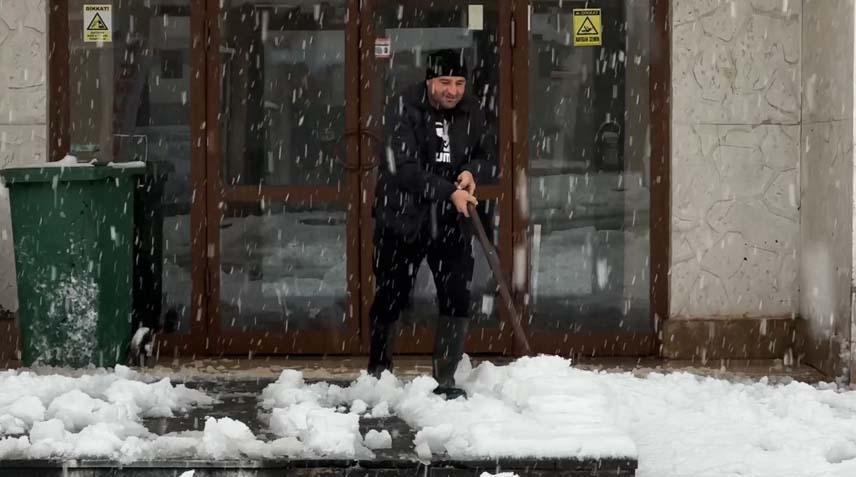 Uyarıların ardından kar kalınlığı 10 santimetreye ulaştı