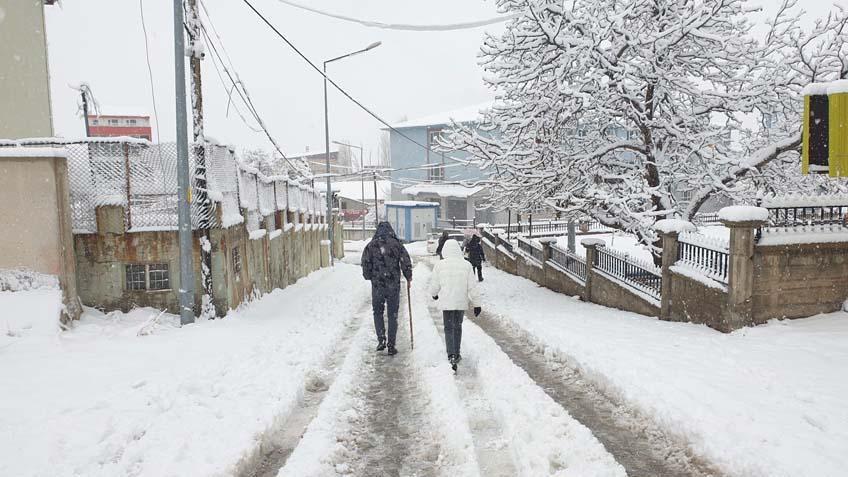 Uyarıların ardından kar kalınlığı 10 santimetreye ulaştı