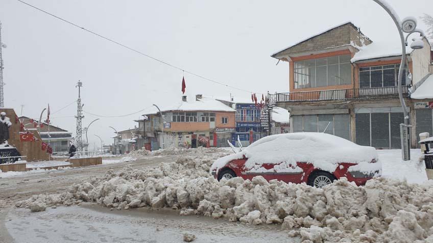 Uyarıların ardından kar kalınlığı 10 santimetreye ulaştı