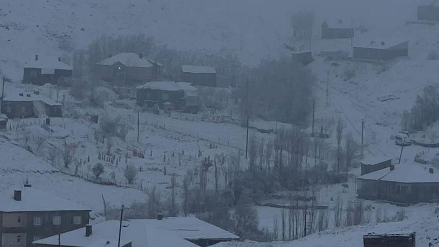 43 YERLEŞİM YERİNİN YOLU ULAŞIMA KAPANDI