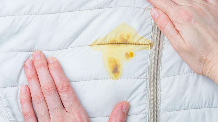 Şişme montun dokusunu bozmayan yıkama yöntemi Fermuar açıkta kalırsa yırtılıyor