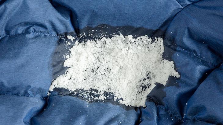 Şişme montun dokusunu bozmayan yıkama yöntemi Fermuar açıkta kalırsa yırtılıyor