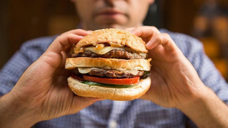 Sebze, meyve ve yüksek lifli gıdalar koruyucu rol oynar