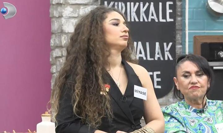 GELİNİM MUTFAKTA BUGÜN KİM ÇEYREK ALTIN ALDI GELİNİM MUTFAKTA BUGÜN KİM ÇEYREK ALTIN ALDI