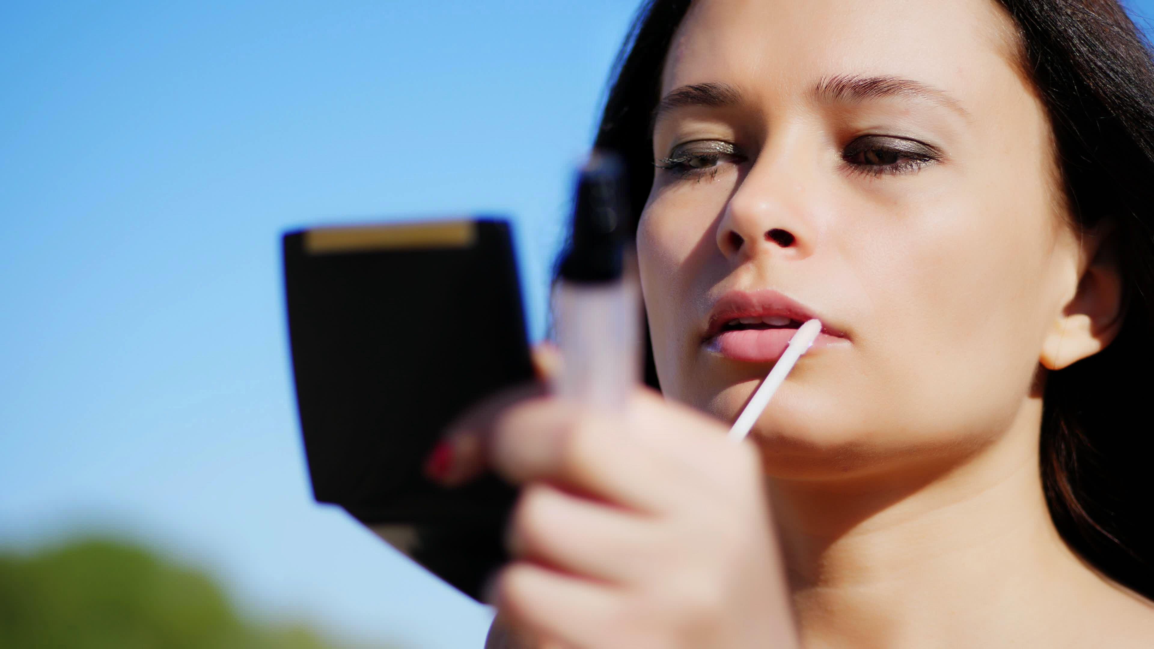 Sadece 4 ürünle ev yapımı dudak kremi Çatlakları yumuşacık yapıyor