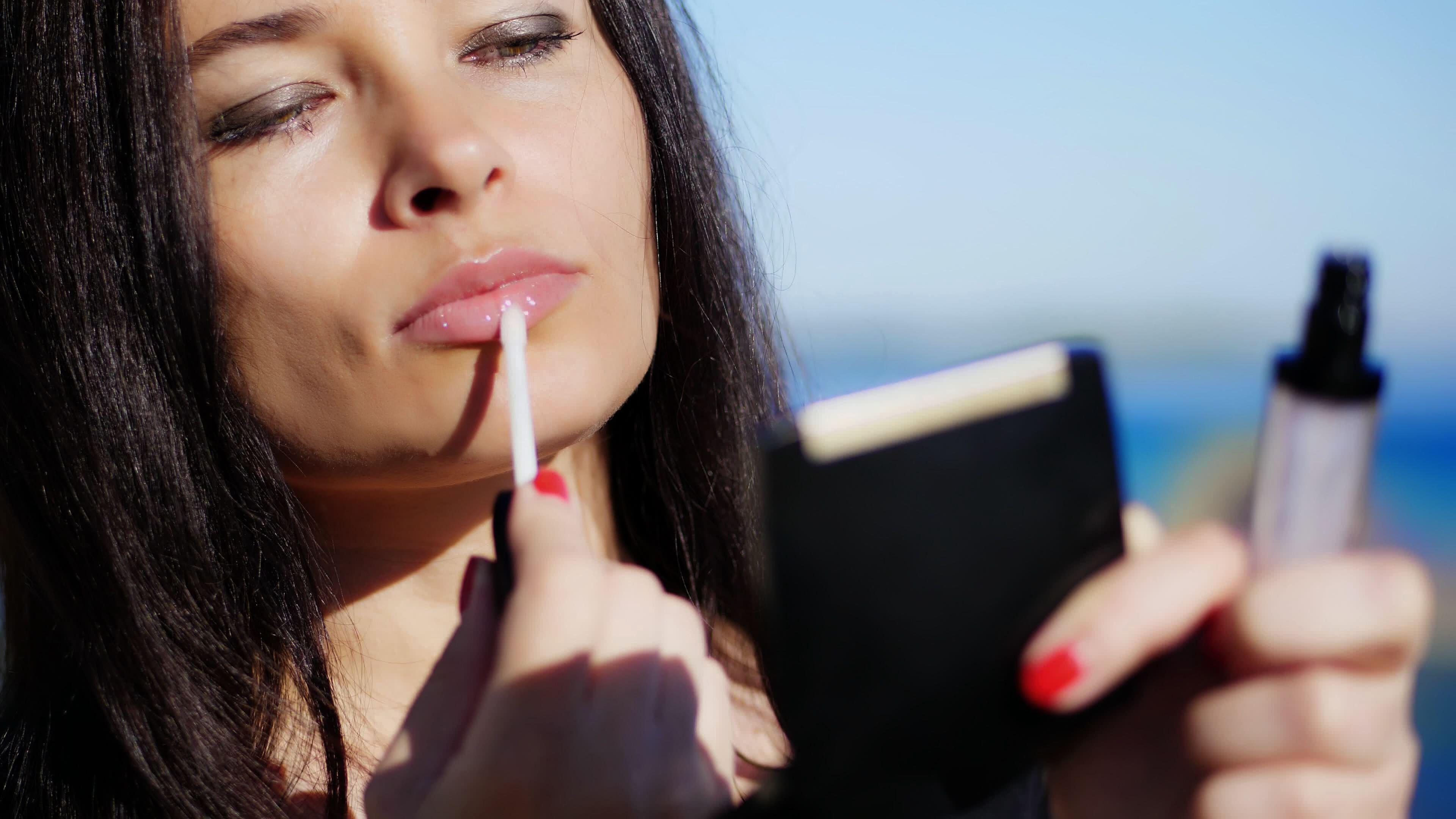 Sadece 4 ürünle ev yapımı dudak kremi Çatlakları yumuşacık yapıyor