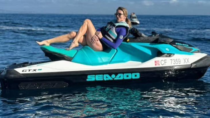 Okyanusta cesur anlar Yasemin Kay Allendan jet ski şov