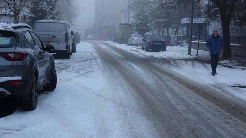 Kar ve tipi nedeniyle hayat durdu Birçok kentte kar kalınlığı 50 santime ulaştı