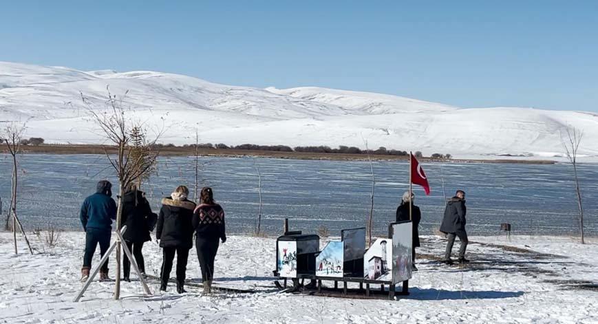 Çıldır Gölü bu yıl buz tutmadı 123 kilometrekarelik gölden şaşırtan görüntü: Kızakçılar yeni yılı bekliyor