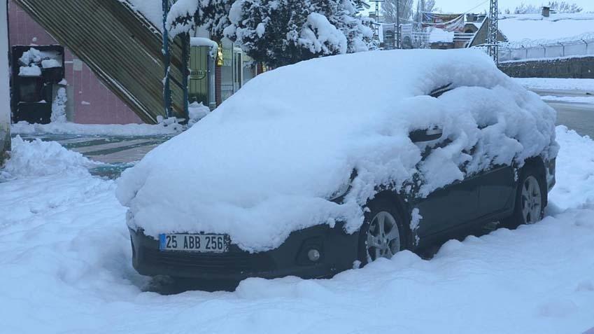 Kar ve tipi nedeniyle hayat durdu Birçok kentte kar kalınlığı 50 santime ulaştı