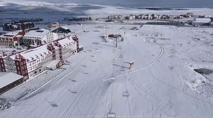 Kar ve tipi nedeniyle hayat durdu Birçok kentte kar kalınlığı 50 santime ulaştı