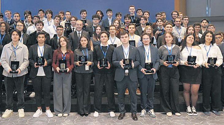 102 ‘Altın Genç’ ödüllendirildi