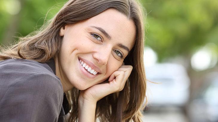 Diş eti sağlığı stabilize edilmeden kozmetik uygulamalara başvurulmamalı