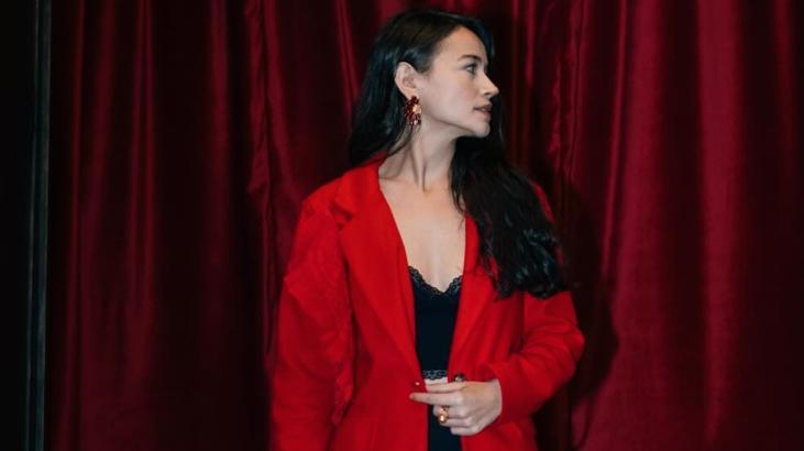 Kırmızı ceketiyle dikkat çekti Yağmur Yükselden yeni Instagram pozları