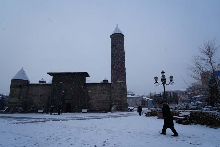 İlk kar görüntüleri geldi Kar kalınlığının 50 santimetreye ulaştı, sıcaklık eksi 20 dereceye düştü
