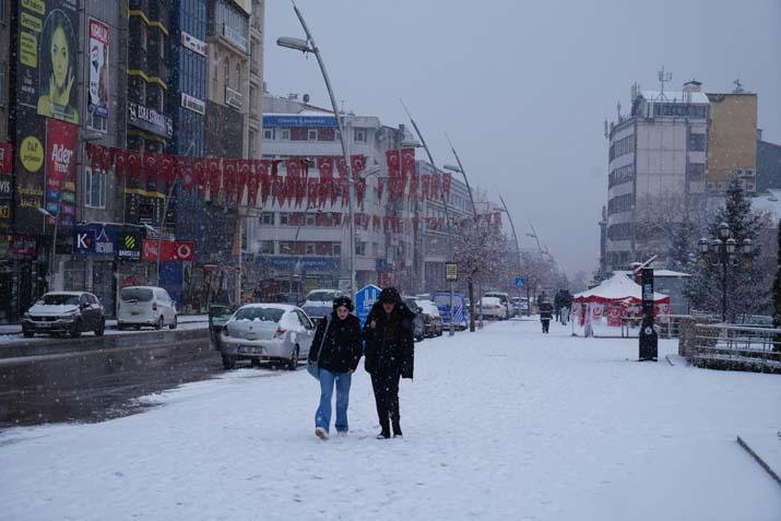 İlk kar görüntüleri geldi Kar kalınlığının 50 santimetreye ulaştı, sıcaklık eksi 20 dereceye düştü