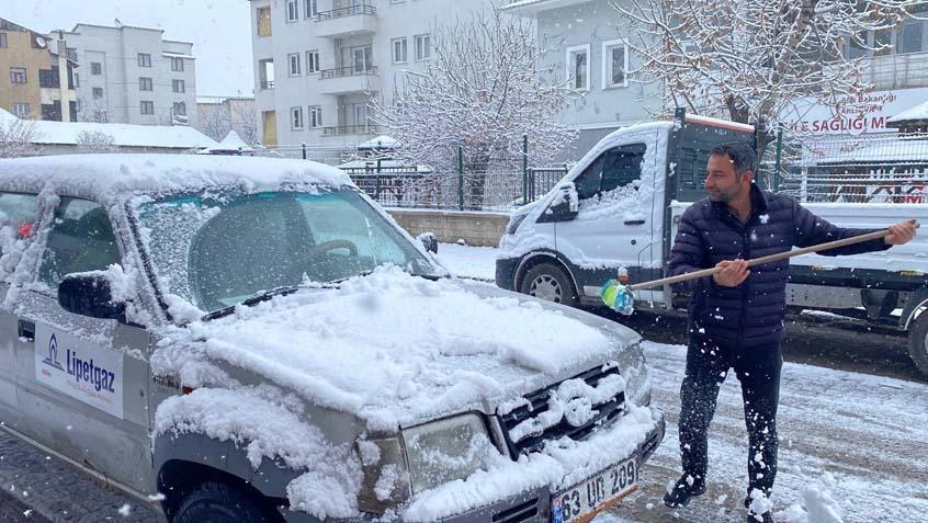 KARLIOVA BEYAZA BÜRÜNDÜ