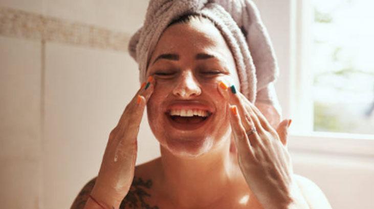 Cilt bakımında iltihap karşıtı kullanılan element Koruyucu kalkan gibi