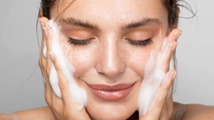 Cilt bakımında iltihap karşıtı kullanılan element Koruyucu kalkan gibi