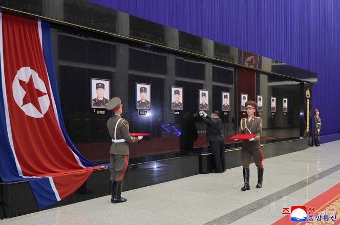 Kuzey Korede devasa tören Kursk cephesinden dönen askerler devlet nişanı ile onurlandırıldı