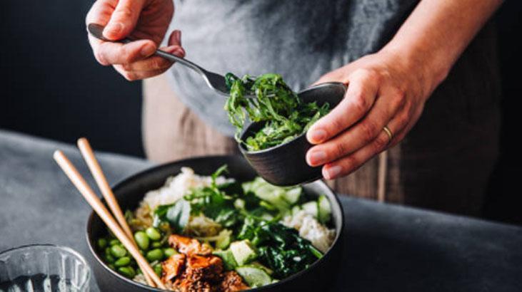 Ne ameliyat ne enjeksiyon... Yıl sonunda 25 kilo verdi Bu iki ürünü tamamen bıraktım
