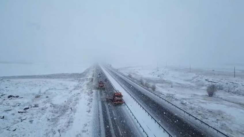 Kar etkisini artıracak Yollar kapandı, tipi ve sis etkisini artırdı: Tam 30 santimetre...