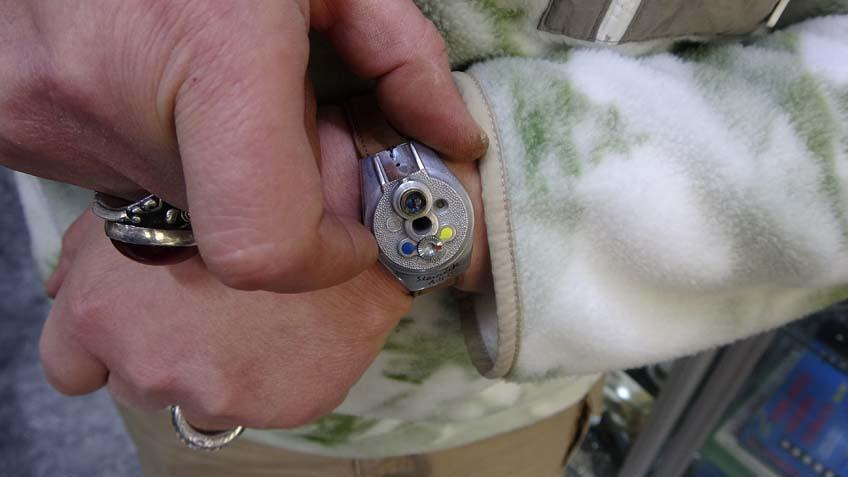 15 yıl önce tamirciye gitti, 25 ülkeye uzandı: Saat görünümlü gizli cihaz