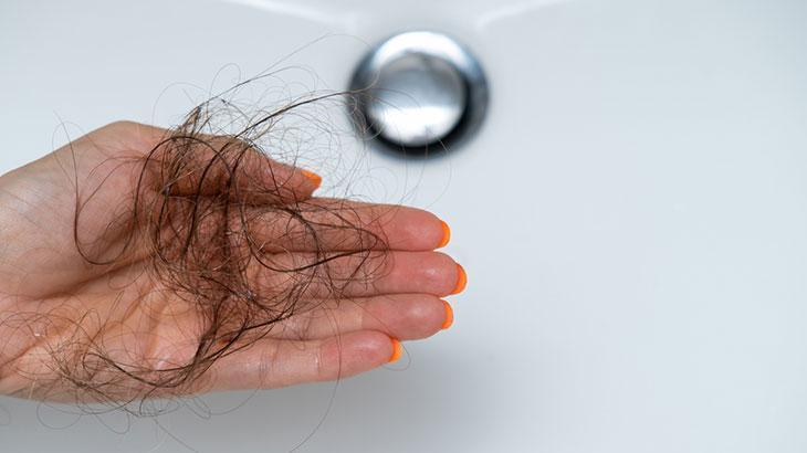 BİBERİYE SUYU SAÇ DERİSİNİ CANLANDIRIYOR