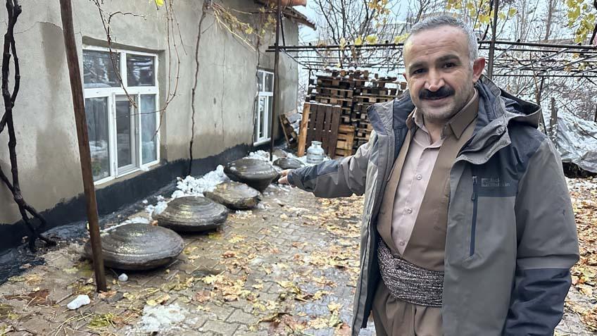 6 gizemli taş Köy muhtarı yol kenarında keşfetti: 3 yıldır kapımın önünde