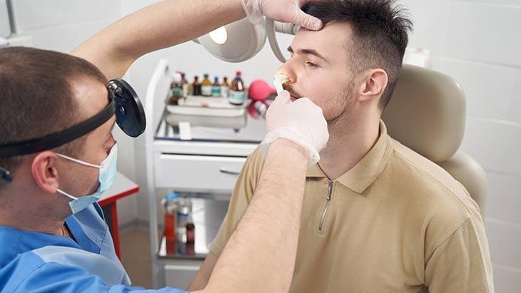 ‘AYLARCA SÜREN BURUN TIKANIKLIĞINI BASİT NEZLE SANMAYIN’