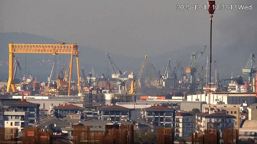 Tuzla tersanedeki yangın söndürüldü