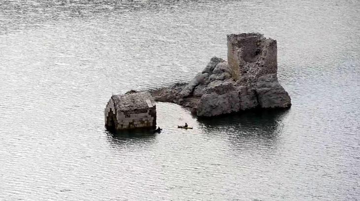 TÜRKÜLER SÖYLEYİP, HÜZÜNLENİYORUZ