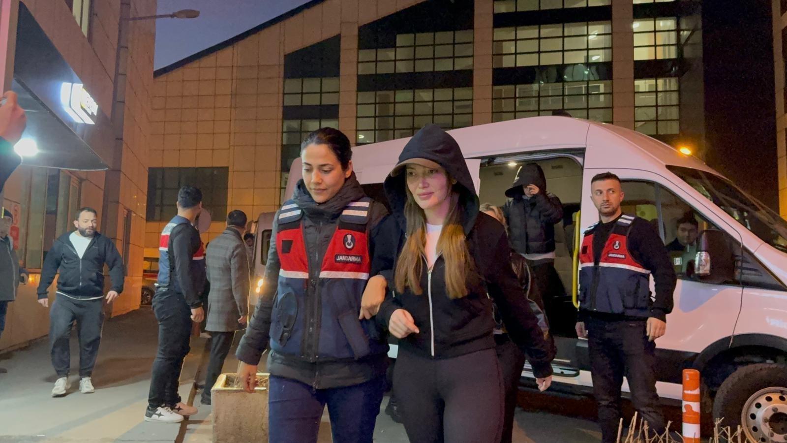 Uyuşturucudan gözaltına alınan ünlüler sağlık kontrolünden geçirildi