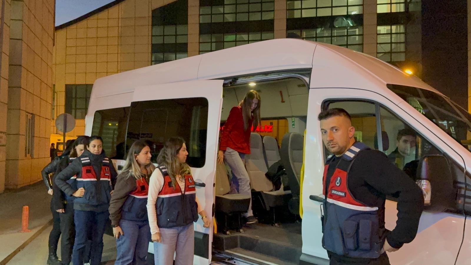 Uyuşturucudan gözaltına alınan ünlüler sağlık kontrolünden geçirildi