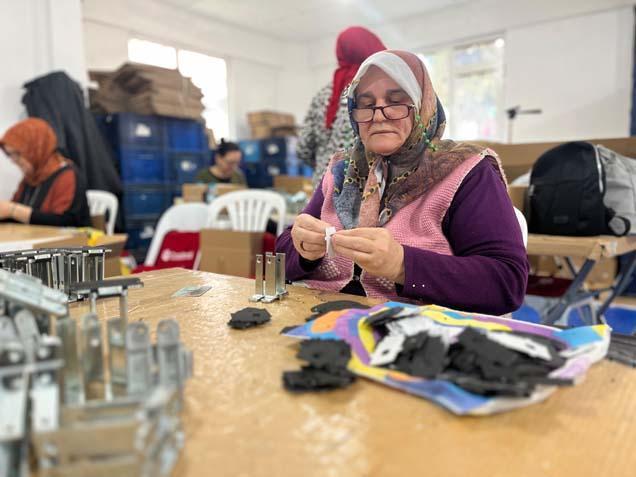 KENDİ MESAİ SAATLERİNİ KENDİLERİ BELİRLİYORLAR