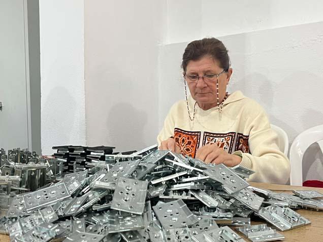 HEM ÇALIŞIP HEM ARKADAŞ EDİNİYORUZ