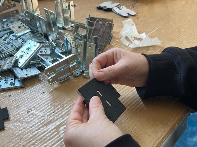 OĞLUMU OKULA, EŞİMİ İŞE GÖNDERİP BURAYA GELİYORUM