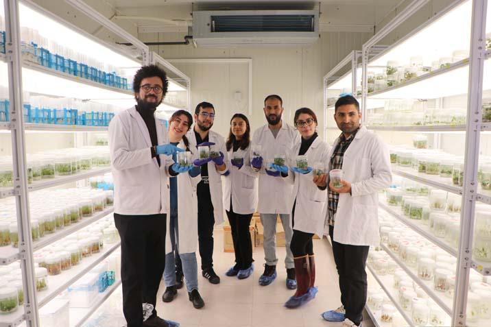 Çukurova Üniversitesi’nde profesörden ilginç çözüm Öğrenciler üşümesin diye terasa kurdu: Büyük avantaj