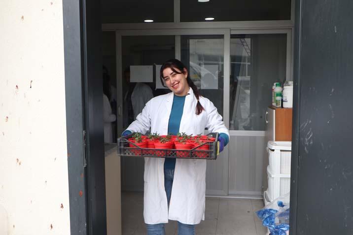 Çukurova Üniversitesi’nde profesörden ilginç çözüm Öğrenciler üşümesin diye terasa kurdu: Büyük avantaj