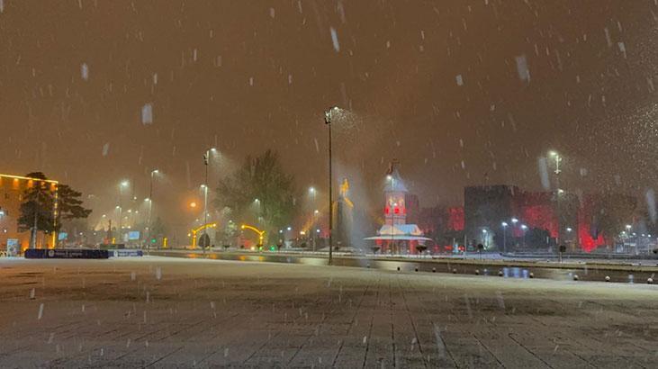 Kayseri bembeyaz Kar yağışı kentte etkisini artırdı
