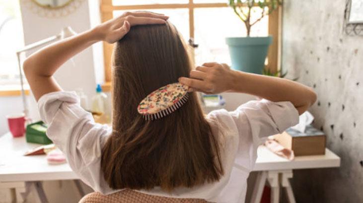 Kupkuru, kırılgan saçlarını böyle iyileştirdi Şurubu karıştırınca ışıldıyor