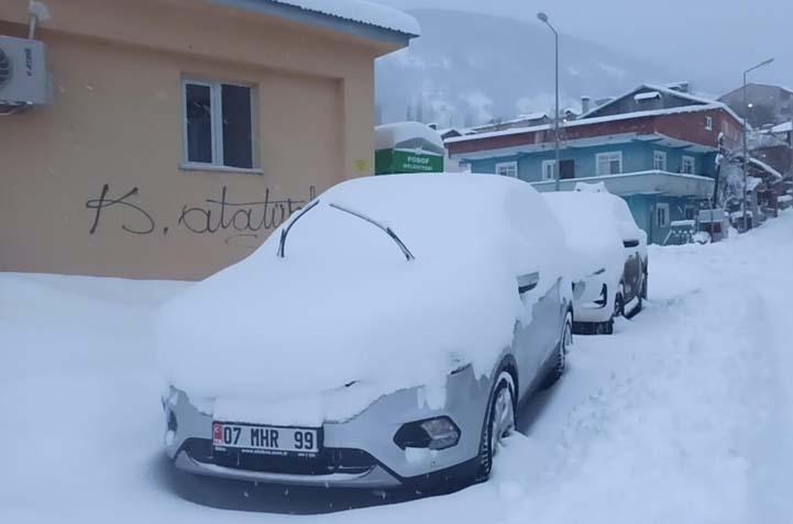 Tam 3 gün sürdü Kar 1 metreyi aştı: Bir kent yok oldu