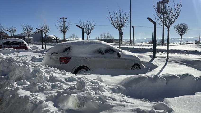 Tam 3 gün sürdü Kar 1 metreyi aştı: Bir kent yok oldu