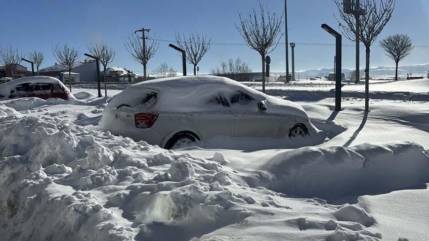 Tam 3 gün sürdü Kar 1 metreyi aştı: Bir kent yok oldu