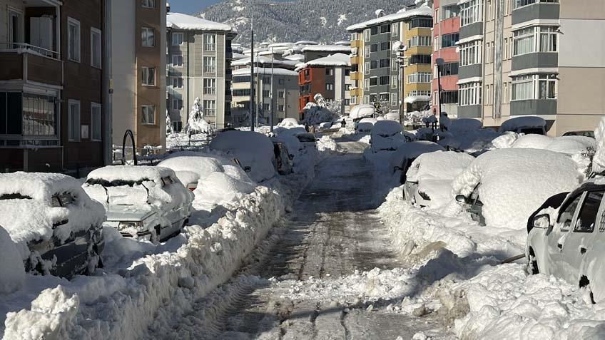 Tam 3 gün sürdü Kar 1 metreyi aştı: Bir kent yok oldu