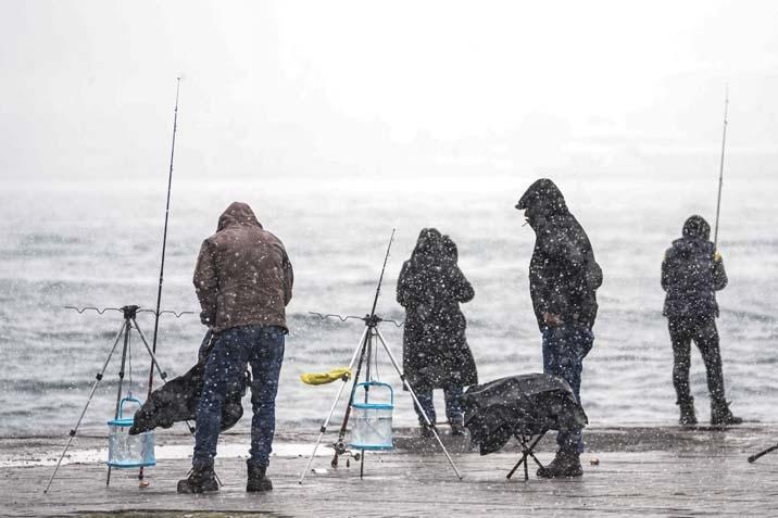 İstanbulda yeni yıla beyaz başlangıç İlk kar manzaraları geldi