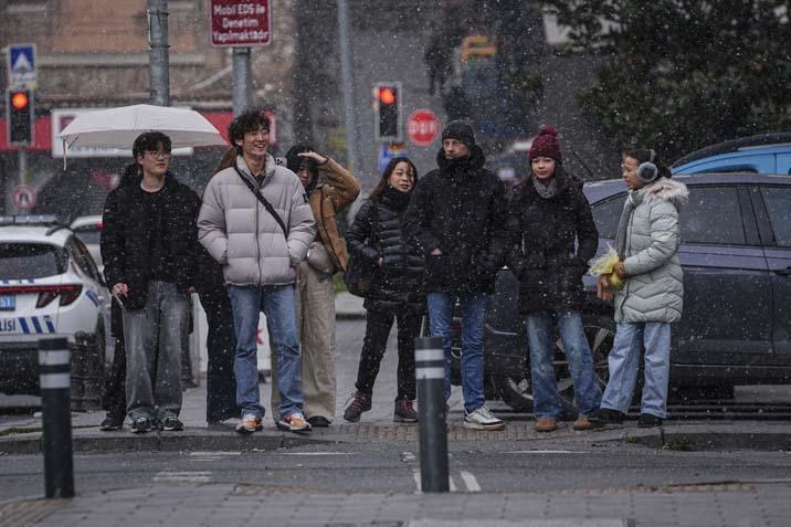 İstanbulda yeni yıla beyaz başlangıç İlk kar manzaraları geldi